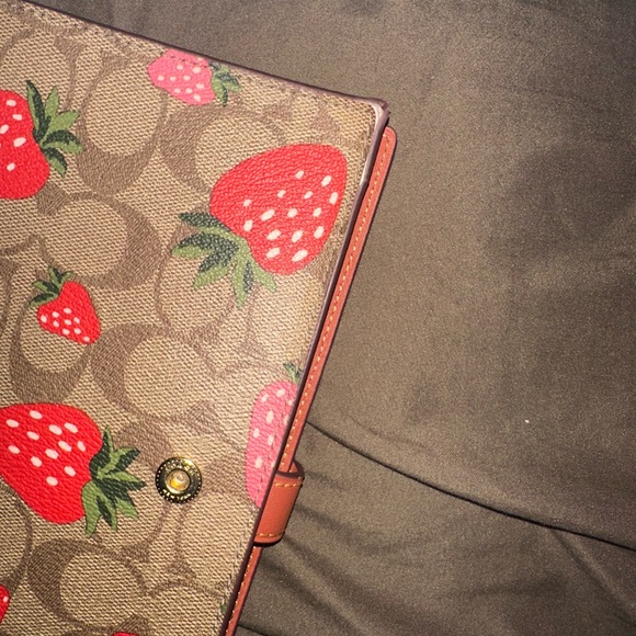 Strawberry Print Women's Planner - Picture 4 of 4